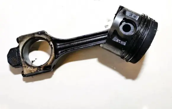 Volkswagen Golf III Piston with connecting rod