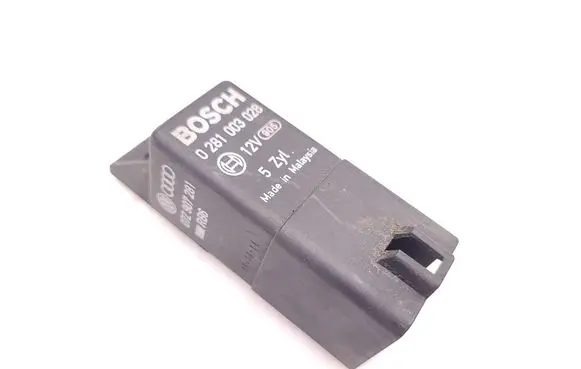 Volkswagen Crafter Glow plug pre-heat relay 0281003028