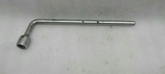 Mercedes-Benz S W221 Wheel nut wrench A2215830115