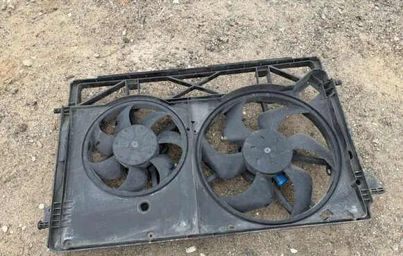 Opel Vivaro Electric radiator cooling fan 214818795R