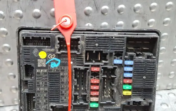 Renault Trafic III (X82) Fuse box set S26312692 284B60467R