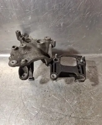 Nissan NV300 Engine mounting bracket 648606762R
