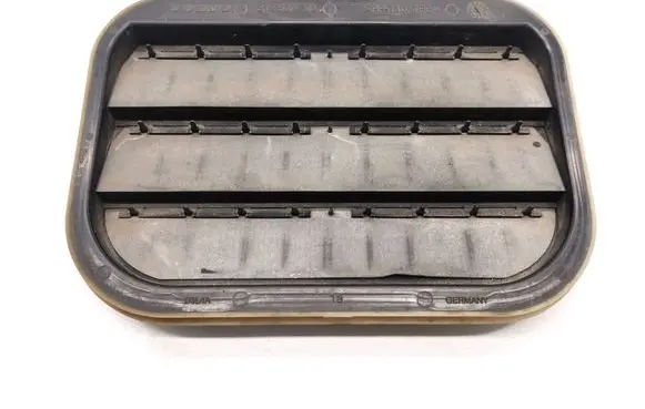 Volvo V70 Fender grill 31250723