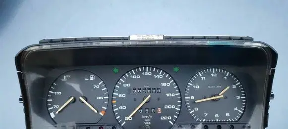 Volkswagen PASSAT B3 Speedometer (instrument cluster) 357919059AB