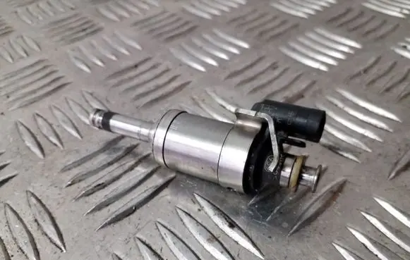 Ford Focus Fuel injector DM5G9F593AA