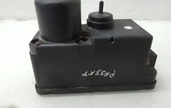 Volkswagen PASSAT B3 Central locking vacuum pump 357862257
