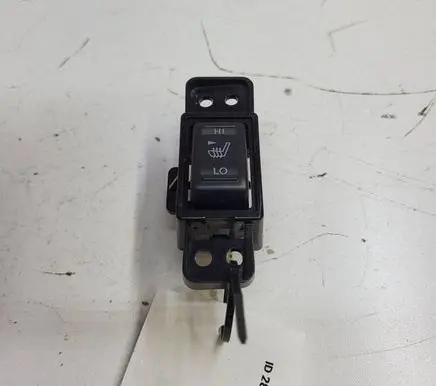 Nissan Leaf I (ZE0) Seat heating switch 689TB3NF0A
