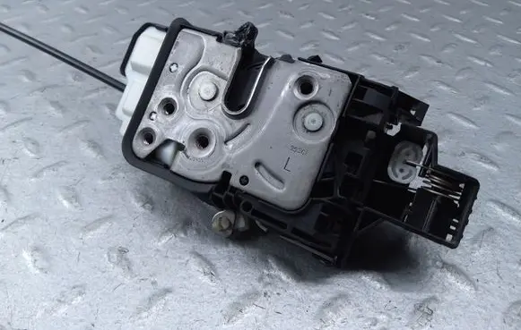 Volvo XC90 Front door lock 31349894