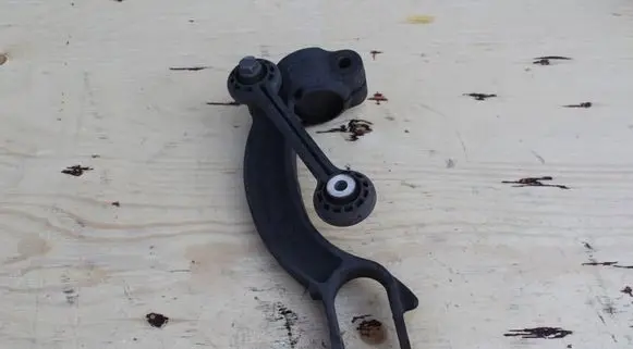 Audi A6 S6 C7 4G Lower shock absorber bracket 8K0413L