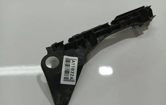 Toyota Corolla E120 E130 Front bumper mounting bracket 5253602020 52536-02020