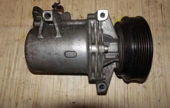 Nissan Pulsar Air conditioning (A/C) compressor (pump) 926003VC6B
