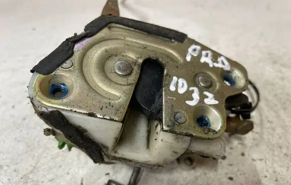 Mitsubishi Pajero Front door lock