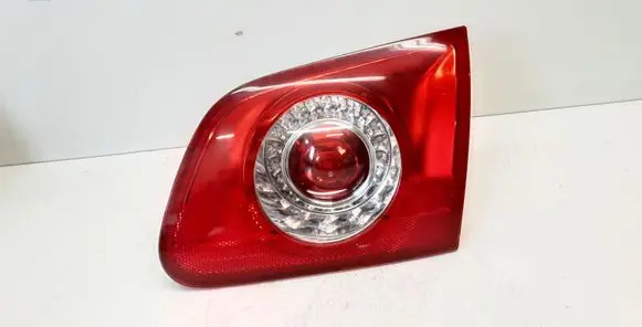 Tailgate rear/tail lights
