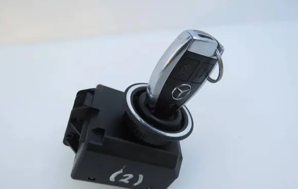 Mercedes-Benz CLS C218 X218 Ignition lock A2129056601