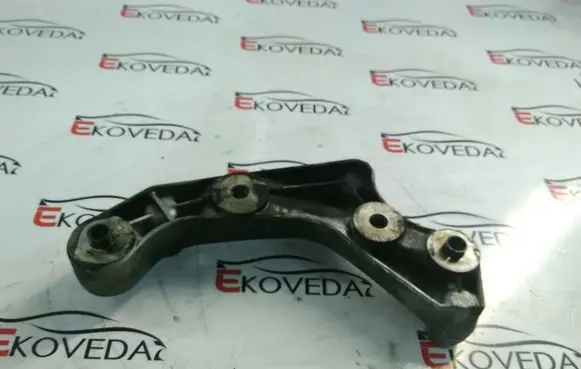 Mercedes-Benz GLK (X204) Engine mounting bracket A2720140195