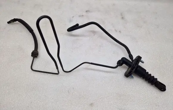 Suzuki Grand Vitara II Clutch master cylinder 2381054J00