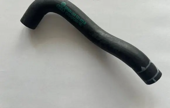 Audi Q7 4L Engine coolant pipe/hose 059121073B