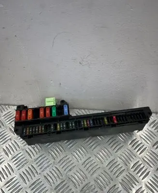 BMW 5 E60 E61 Fuse module 6957330