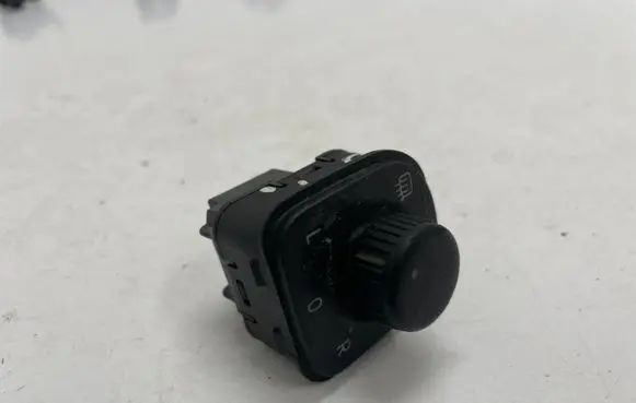 Volkswagen PASSAT B7 Wing mirror switch 1K0959565L