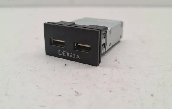 Toyota RAV 4 (XA50) USB socket connector 8553242020
