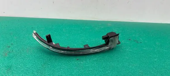 Volkswagen Touareg II Front indicator light 7P6949102