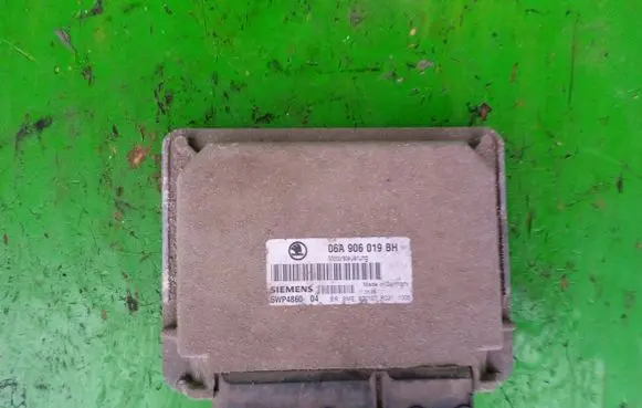 Skoda Octavia Mk1 (1U) Engine control unit/module ECU 06A906019BH