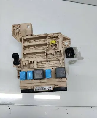 Toyota Camry Fuse module NZ30N9M 070406