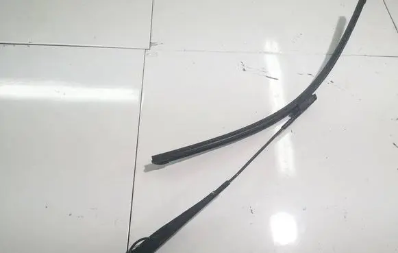 Ford Mondeo MK IV Front wiper blade arm 