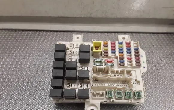 Mitsubishi Colt Fuse module MN108320 8637A020