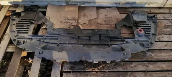 Citroen C5 Engine splash shield/under tray 9688137680