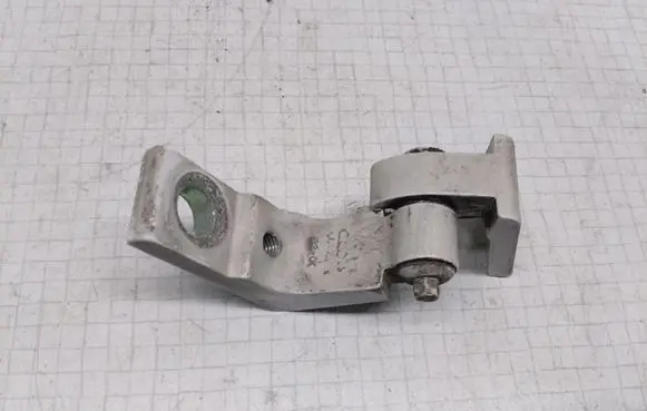 Volkswagen Golf IV Front door upper hinge
