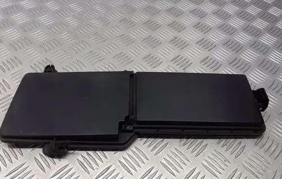 Mercedes-Benz C W202 Fuse box cover 2025451103