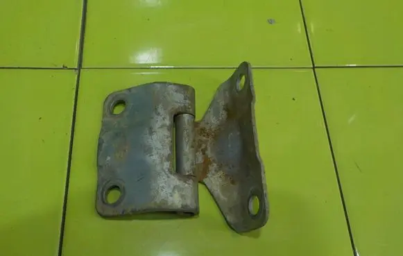 Mitsubishi L200 Shock absorber/damper mounting bracket PRAWY 13AB25 035826E20EDC455590