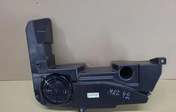 Audi A4 S4 B8 8K Subwoofer speaker 8T8035382