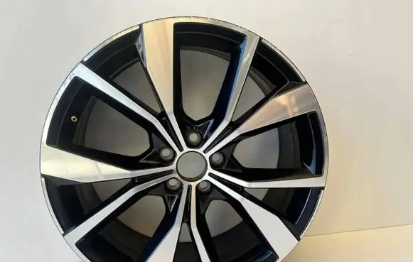 Volkswagen Taigo R18 alloy rim 2G7601025F