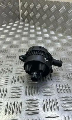 Audi A6 S6 C6 4F Breather valve 057103495L