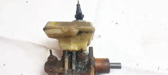 Volkswagen Golf III Master brake cylinder
