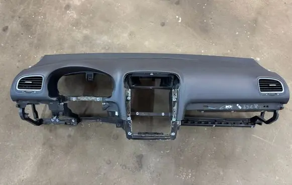 Volkswagen Golf VI Dashboard 
