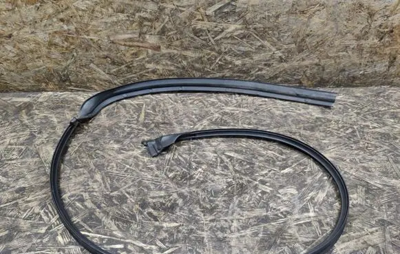 Maserati Quattroporte Rubber seal front door (on door) 139MY05