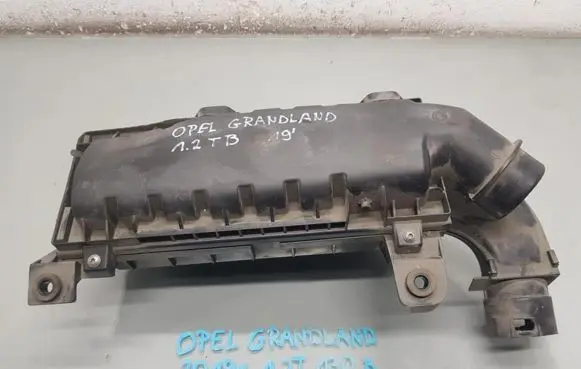 Opel Grandland X Air filter box 9812735680