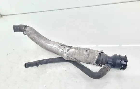 Volkswagen PASSAT B6 Engine coolant pipe/hose