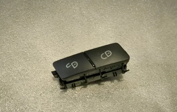 Mercedes-Benz C W204 Central locking switch button A2048706410