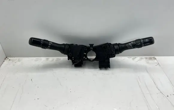 Toyota RAV 4 (XA30) Wiper turn signal indicator stalk/switch 173848 17F100