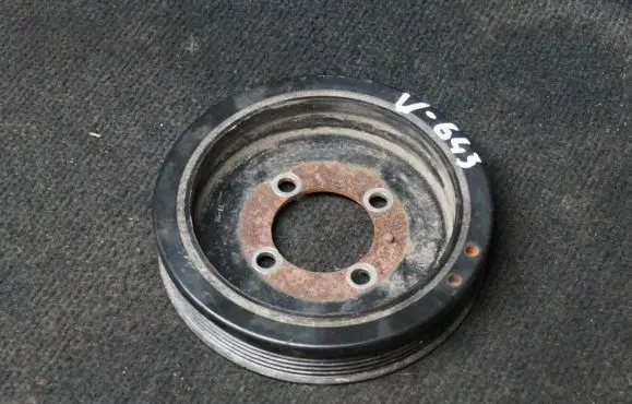 Opel Zafira C Crankshaft pulley 55575960