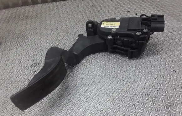 Ford Fusion Accelerator throttle pedal 4S619F863AA