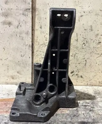 BMW 5 E39 Engine mounting bracket 1745741 22121745741