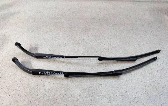 Dacia Dokker Front wiper blade arm 