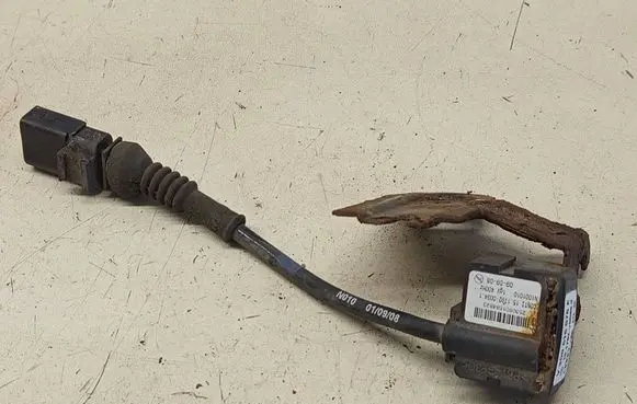 Volkswagen Phaeton ABS wheel speed sensor 3D0616576E 15179200692