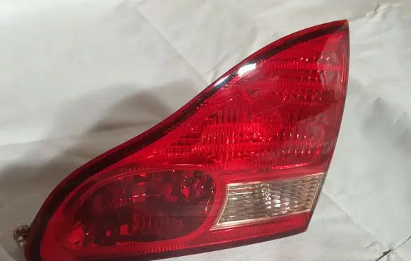 Tailgate rear/tail lights