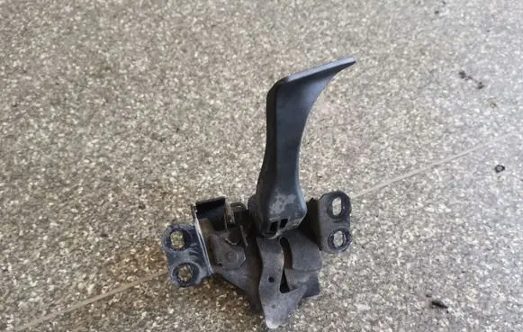 Mercedes-Benz A W168 Engine bonnet (hood) release handle